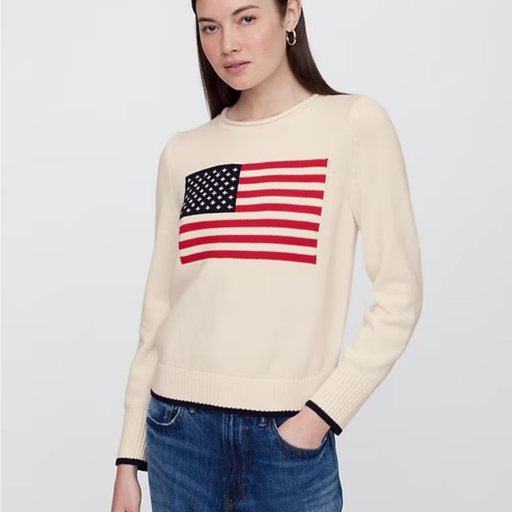GAP Women's Cream Sweater with Flag Design